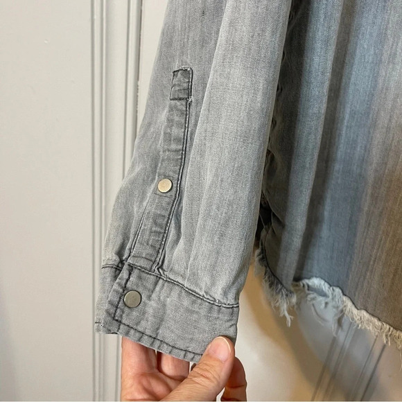 Follow the Sun Distressed Snap Front Tencel Shirt Size Large - Picture 4 of 10